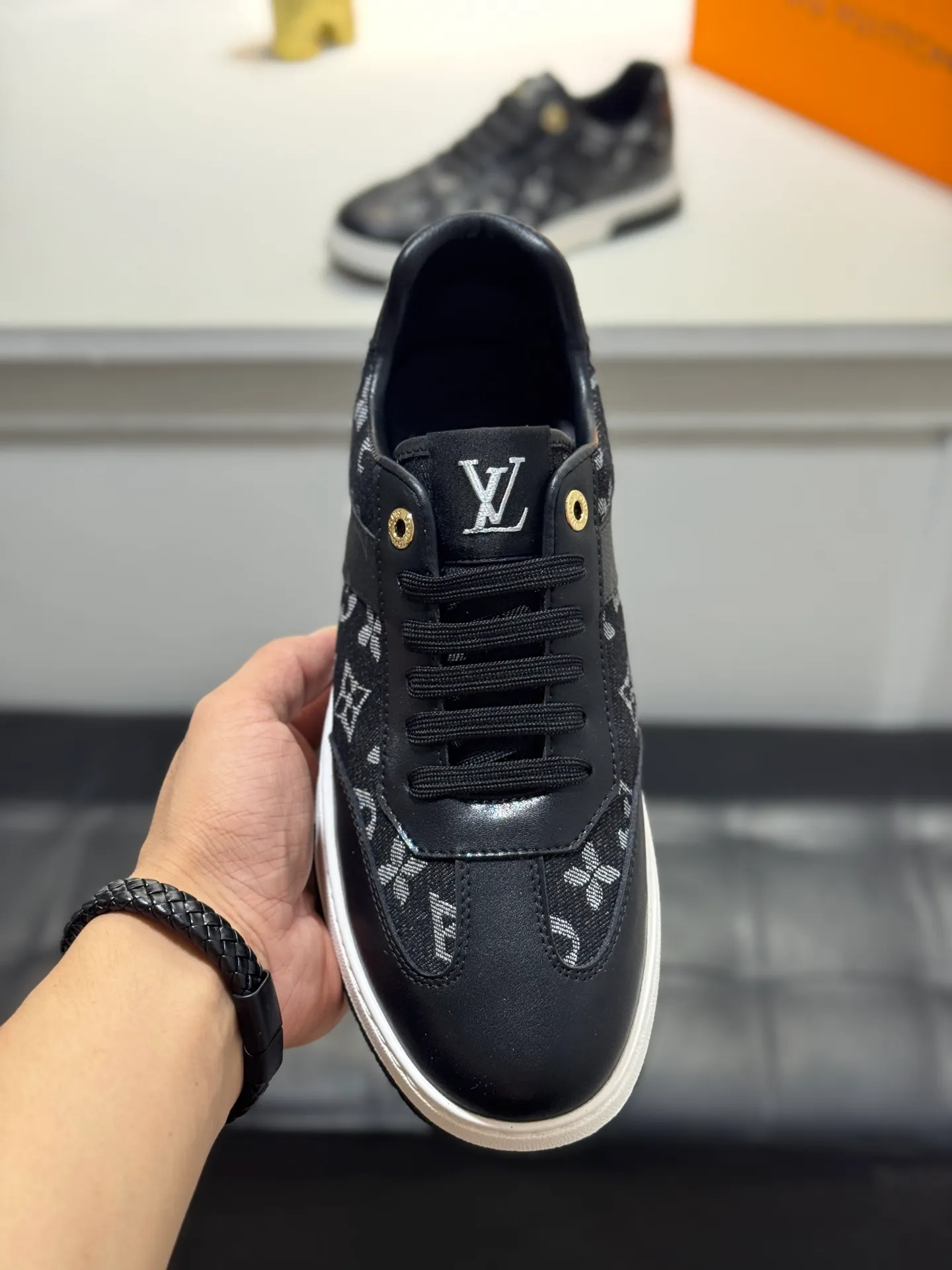 Men's shoes 💰400 [New style] 🐛🐛Top original order - Louis Vuitton®️ Trendy and fashionable yet low-key men's casual shoes, uppers made of LV denim spliced ​​with cowhide, comfortable and breathable, sheepskin lining, original rubber outsole, two colors available ~ a must-have for stylish men. Size: 38-44 (45 customized